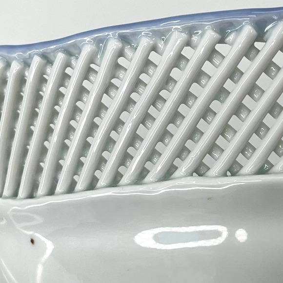 Asian reticulated blue and white woven porcelain oval bowl - Picture 5 of 5